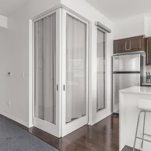 Apartment 2 Bedroom W/ Amazing Views & Parking, Toronto
