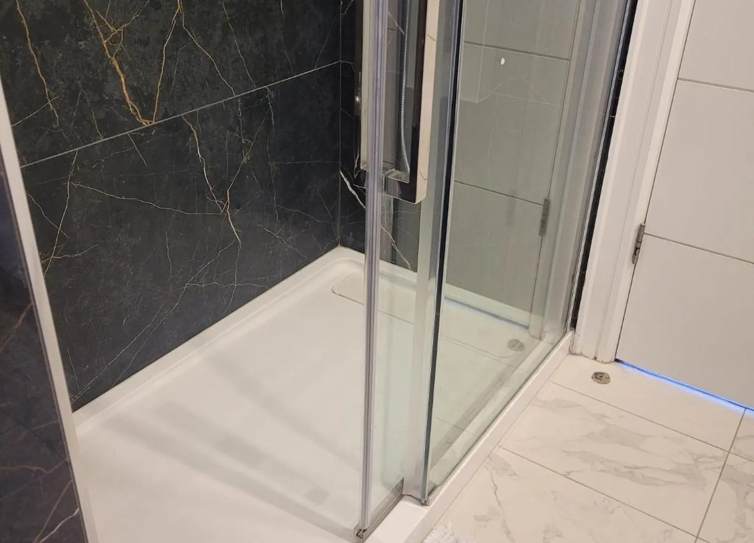 Toronto Modern Houseアパートメント 0*,